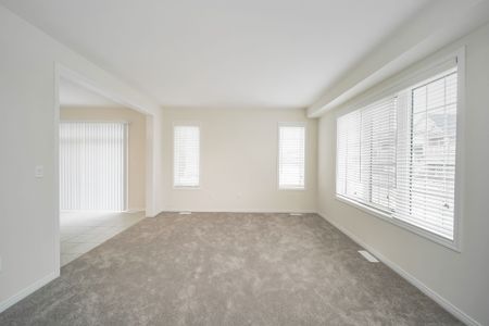 For Lease - 135 Esther Crescent, Thorold, Ontario - Photo 2