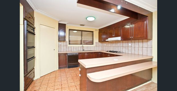 Huge Family Home!! - Photo 1