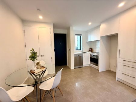 FULLY FURNISHED BRAND NEW STYLISH TOWNHOUSE IN PRIME LOCATION! - Photo 3