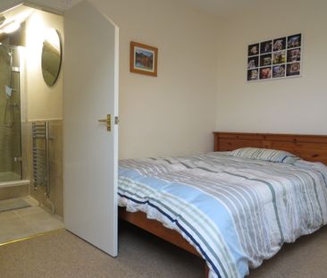 2 Bedroom - Photo 4