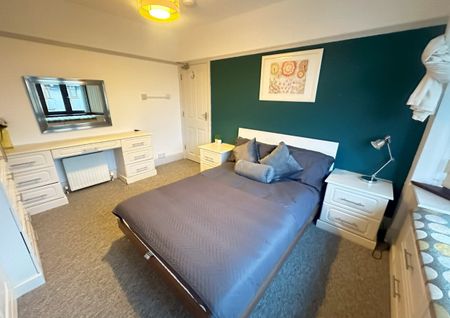 GRITTLETON ROAD - DOUBLE ROOM - Photo 3