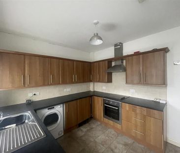 3 bedroom semi-detached house to rent - Photo 6