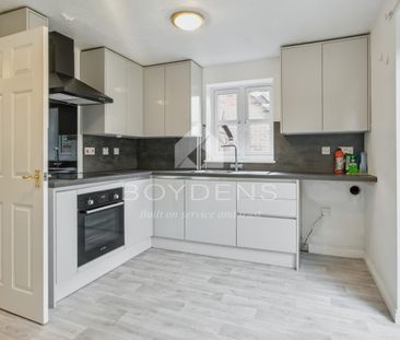 Victoria Gardens, Colchester - Photo 2