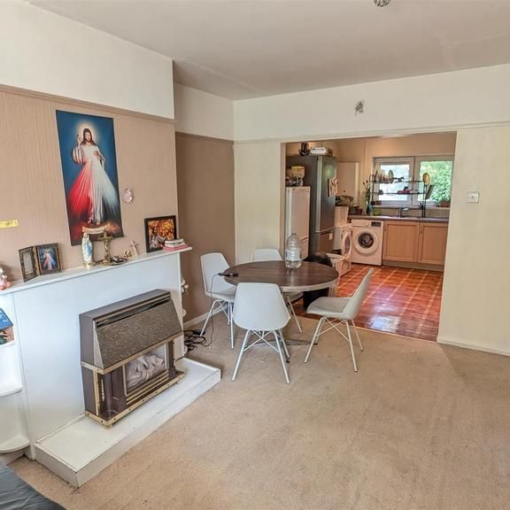 3 bedroom flat to rent - Photo 1