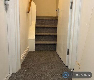 1 bedroom in a flat share to rent - Photo 6