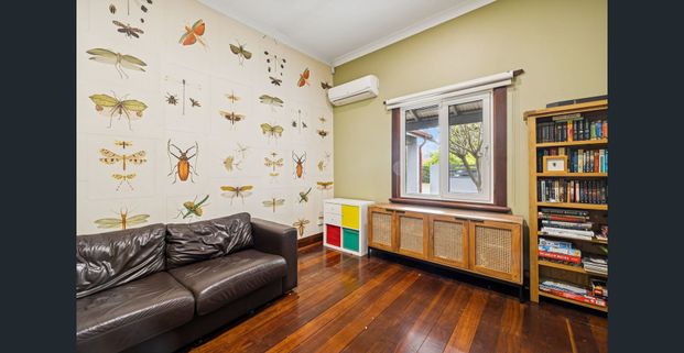 Contemporary Modern Home.. - Photo 1