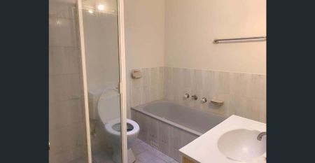 Three bedroom townhouse with floorboards throughout - Photo 3