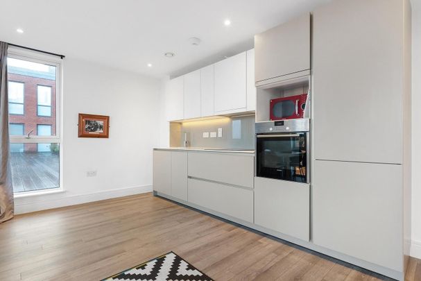 1 Bed Flat, Gaumont Place, SW2 - Photo 1