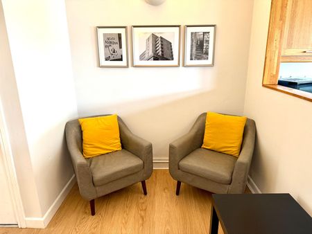 4 Bed End Terrace, Lodge Road, SO14 - Photo 2