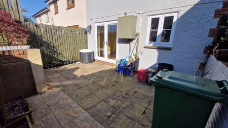 3 bed town house to rent in Meadow View, Holywell Lake - Photo 2
