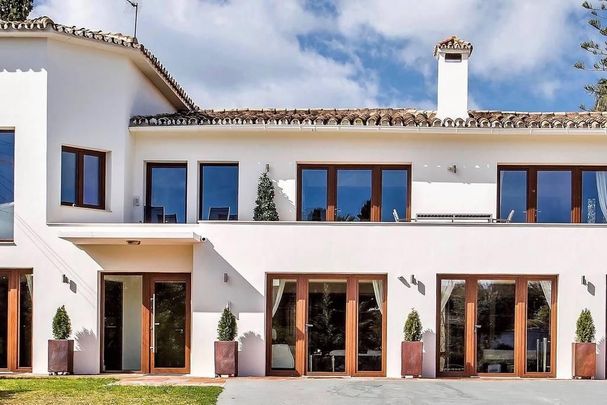 8 bedroom luxury Villa for rent in San Pedro de Alcántara, Andalusia - Photo 1