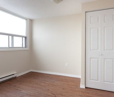 Little Italy - Steps to new Line 2 O-Train station - Quick and easy... - Photo 1