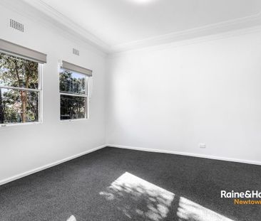 Updated 3 bedroom family home. - Photo 6