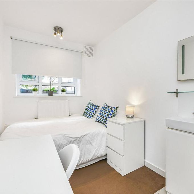 4 bedroom flat to rent - Photo 1