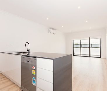 2 Coleiro Lane, Keilor Downs VIC 3038 - Photo 3