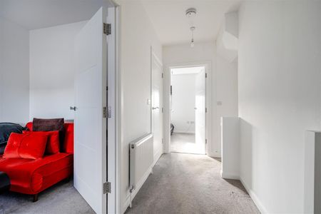 The Rowans, Marlborough, SN8 - Photo 3