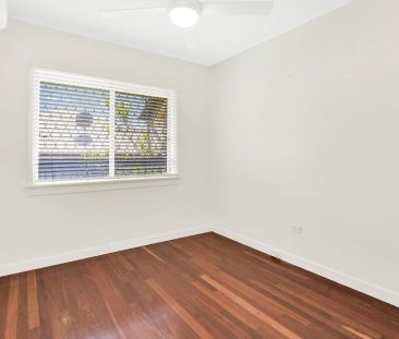 Renovated post war - Photo 5