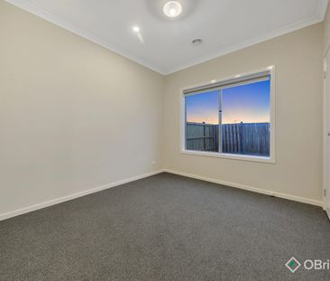 Spacious Family Home with Two Living Areas in Prime Bonnie Brook Lo... - Photo 4