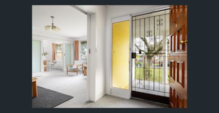 Comfortable villa unit in a quiet yet convenient locale - Photo 2