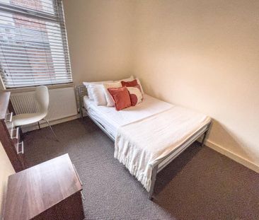 4 bedroom terraced house to rent - Photo 5