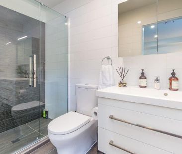 Luxury Furnished Apartment with One Secure Carpark - Photo 5