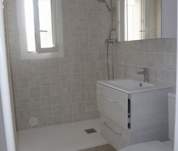 Location Appartement 1 pièce 25m² HYERES 83400 - Photo 4