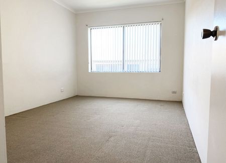 Looking for space and a great location? - Photo 3