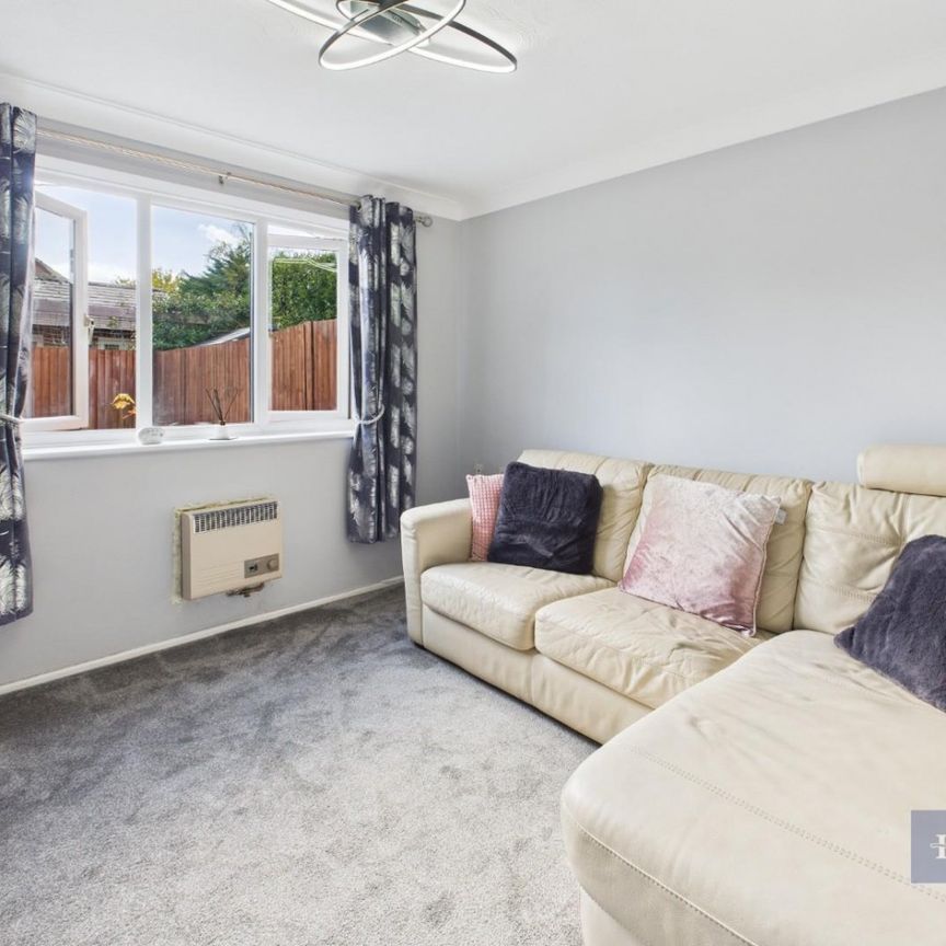 1 bedroom Flat To Let - Photo 1