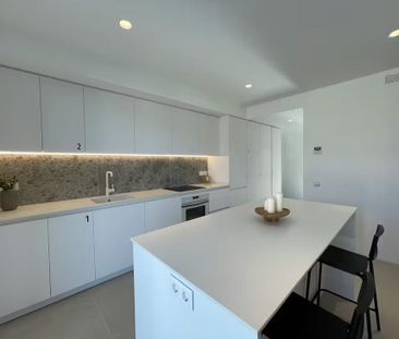 Travessera de Collblanc, L'Hospitalet de Llobregat, Catalonia 08904 - Photo 6