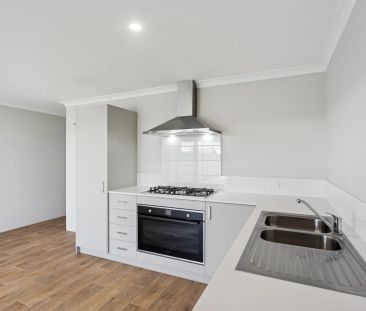 Brand new and available immediately - Photo 4