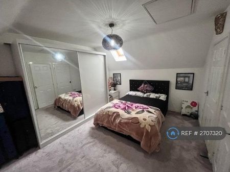 4 bedroom detached house to rent - Photo 4