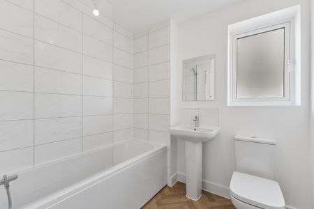 3 bedroom semi-detached house to rent - Photo 5
