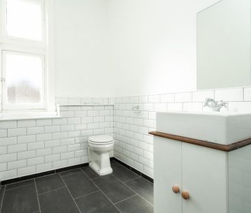 House share to rent - Photo 2