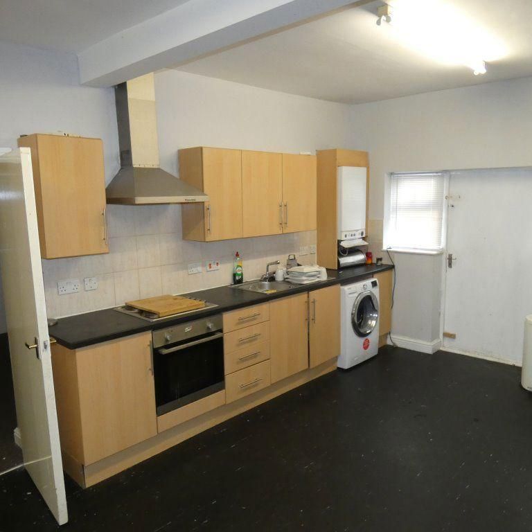 3 bedroom flat to rent - Photo 1