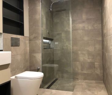 UNFURNISHED Modern Luxury One Bedroom Apartment! - Photo 3