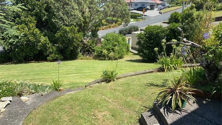 Harbour views and peaceful living - Photo 2