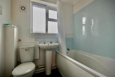 2 bedroom semi-detached house to rent - Photo 5
