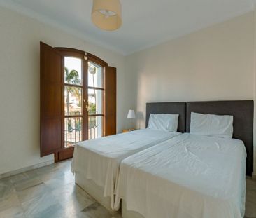 4 Bedroom Townhouse For Rent in Guadalmina Alta, Málaga - Photo 1