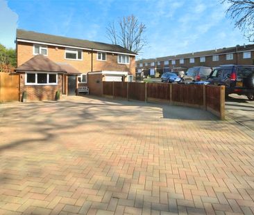 Brookhurst Road, Addlestone, KT15 1LP - Photo 2