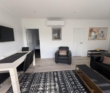 Hot on Hibiscus - Photo 1