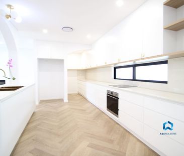 Luxuriously Renovated Family Home in Prime North Rocks Location - Photo 3