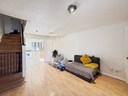 Coney Grange, Warfield, Bracknell, Berkshire, RG42 - Photo 2