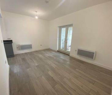 1 Bed Flat, Merryoak Road, SO19 - Photo 4