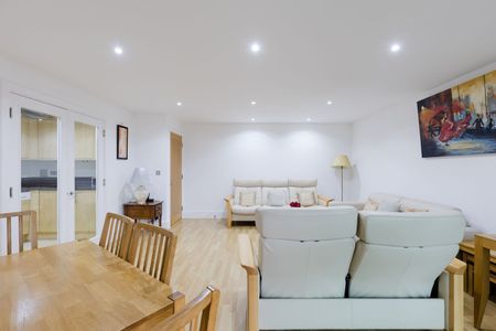 2 Bed Flat, St George Wharf, SW8 - Photo 4