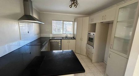 Large Family home in the West! - Photo 4