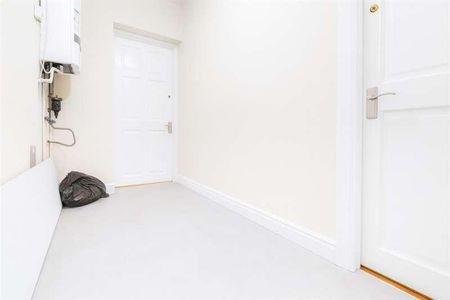 Plumstead High Street, London, SE18 - Photo 3