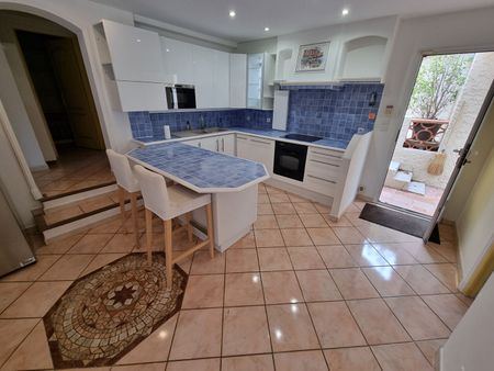 Martigues FERRIERES rare à la location appartement avec terrasse et jardin, 2 parking dans le jardin et un garage privatif, - Photo 5