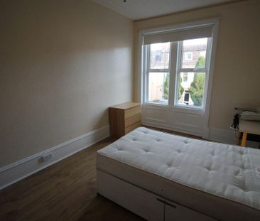 4 bedroom flat to rent - Photo 4