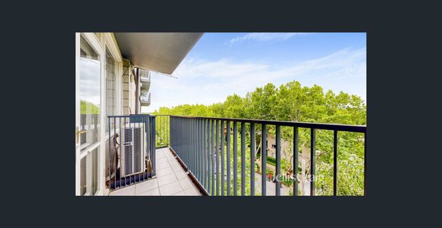 Refreshed 2 Bedroom Apartment - Photo 1