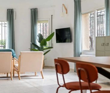 Room in a shared 34-bedroom apartment for rent in Nueva España. - Foto 1